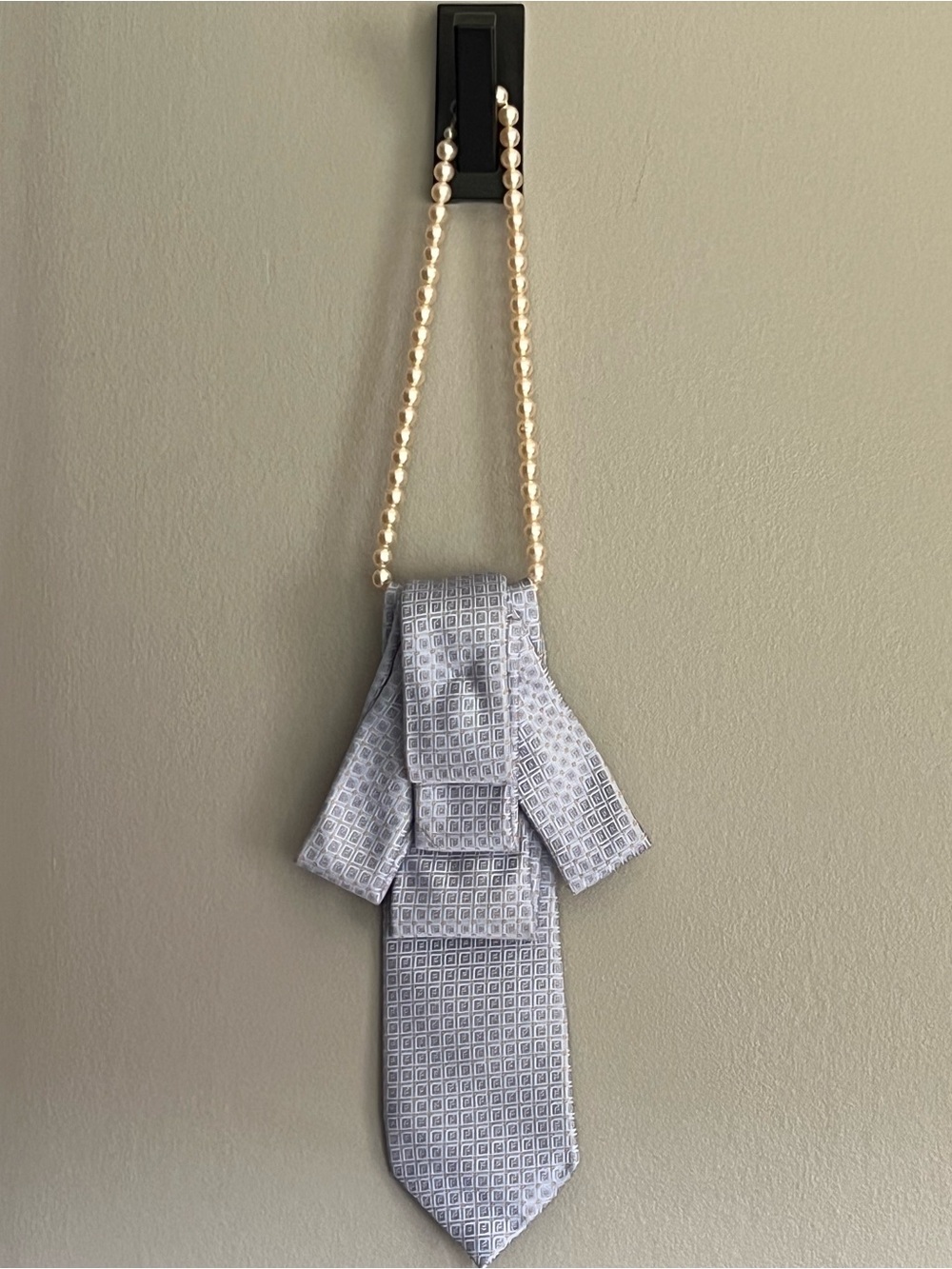 Blue Silver Geometric Pattern Bow Tied Necklace with Pearl Chain
